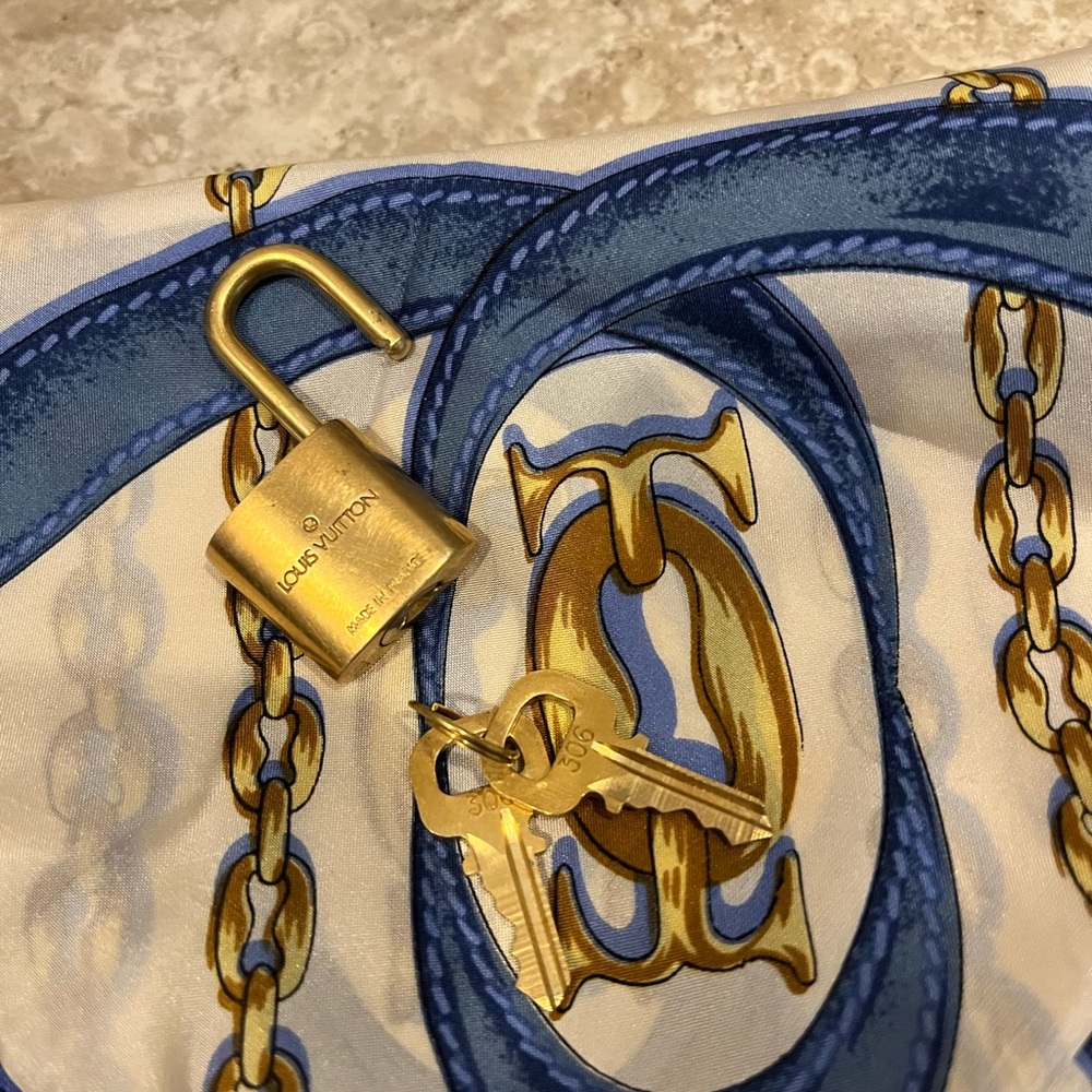 Louis Vuitton #306 lock and keys - Picture 2 of 3